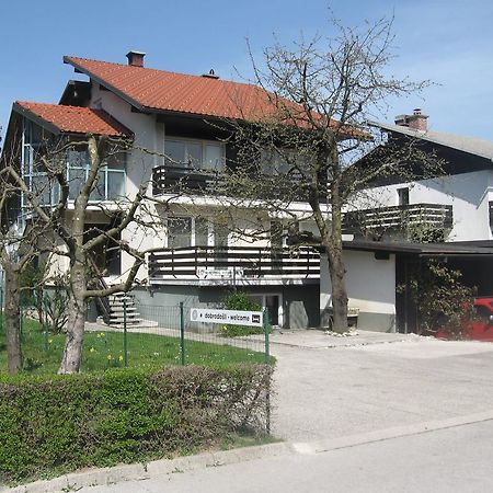 Rooms And Apartment Na Poljani Шкофья-Лока Экстерьер фото