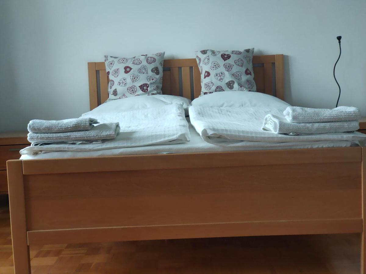 Rooms And Apartment Na Poljani Шкофья-Лока Экстерьер фото