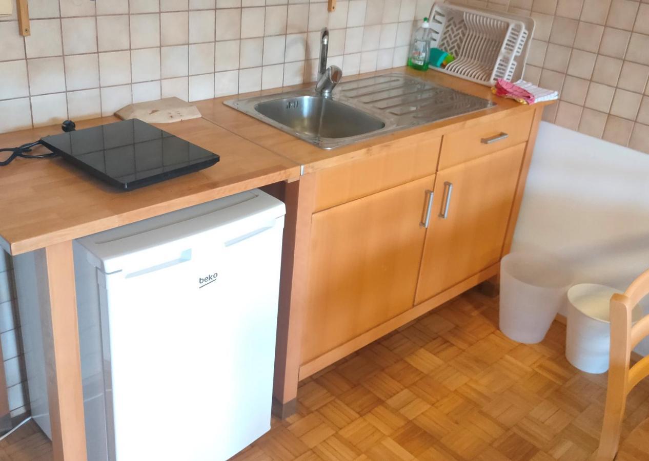 Rooms And Apartment Na Poljani Шкофья-Лока Экстерьер фото