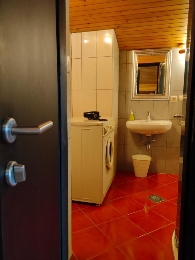 Rooms And Apartment Na Poljani Шкофья-Лока Экстерьер фото